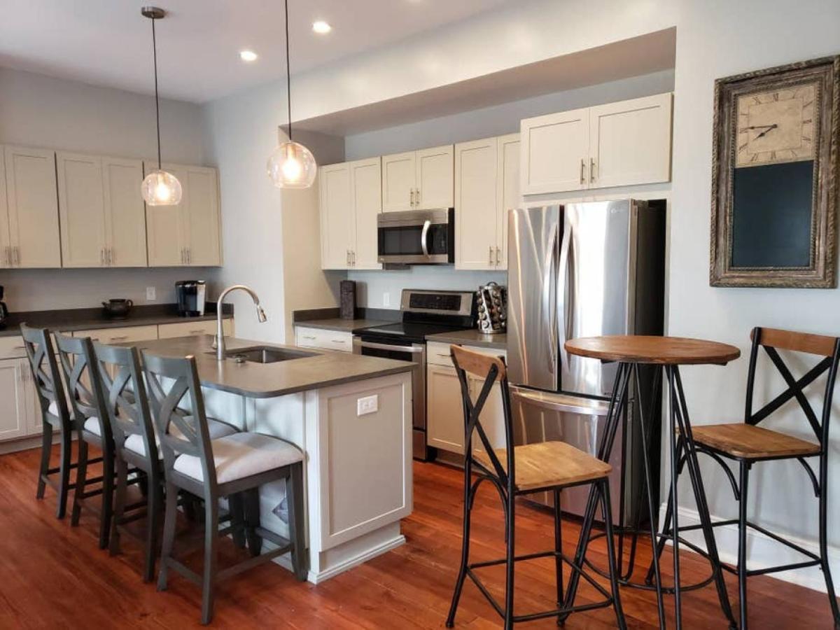 Newly Renovated 4 Bed 3 Bath And 2 Parking Spots Villa Savannah Exterior photo